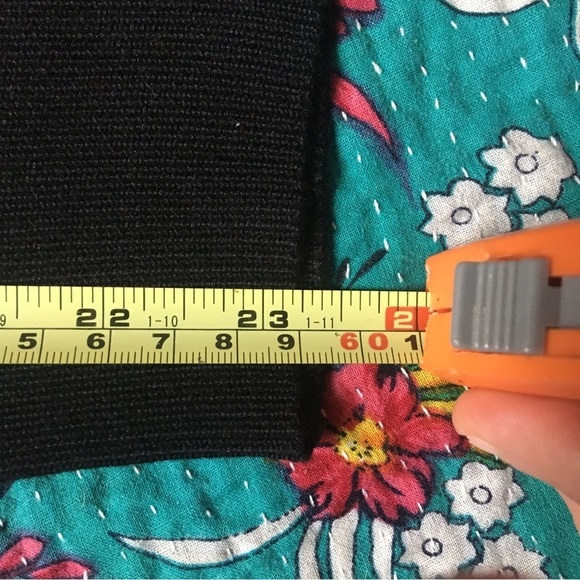 Cable & Gauge Open Shoulder Black Sweater Size M - Picture 8 of 8